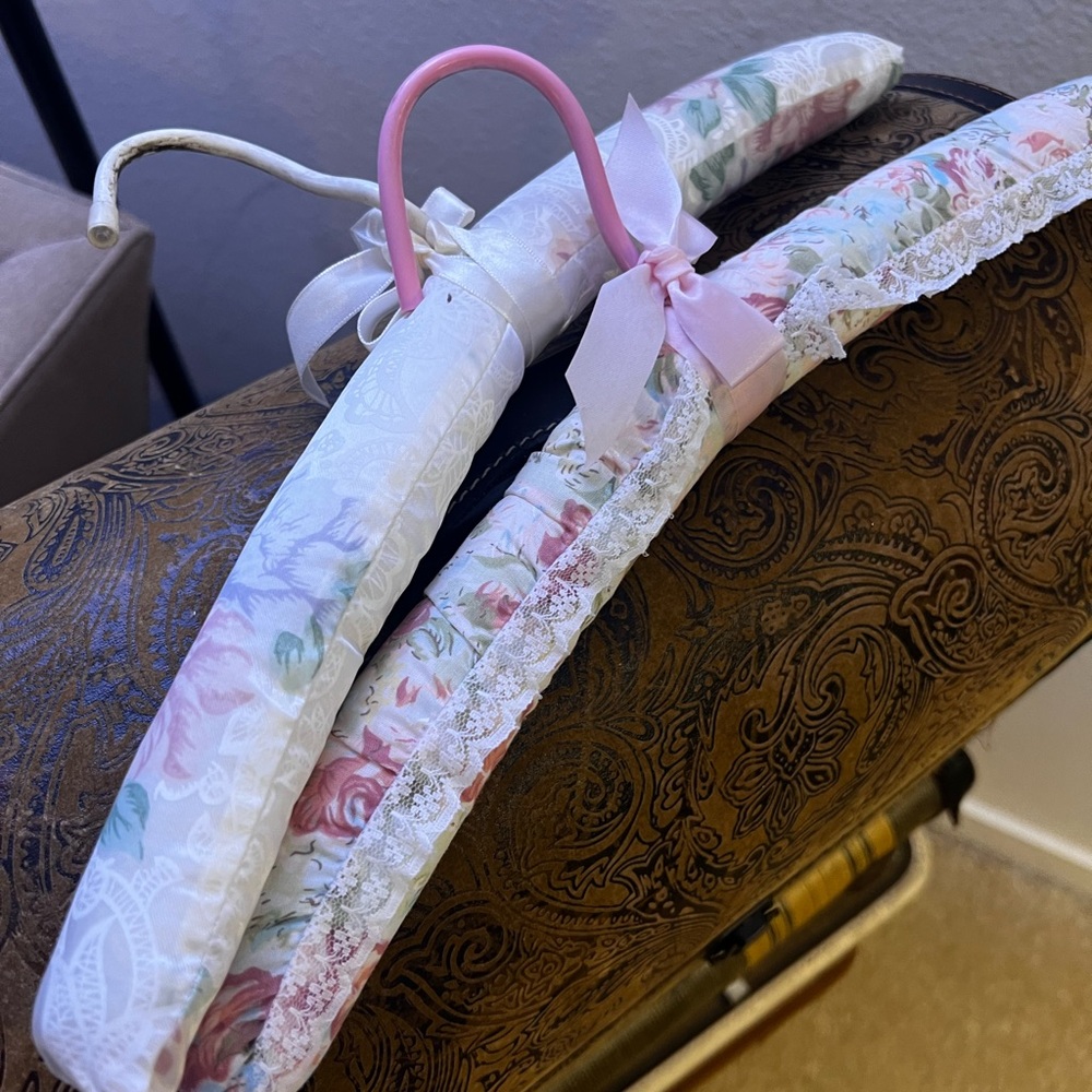 Vintage America Floral Padded Hangers - Pink and White